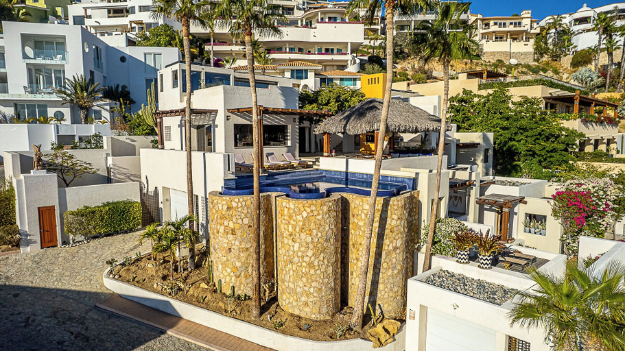 Exterior detail, Casa Dos Hermanas by Wynwood House, La Paz