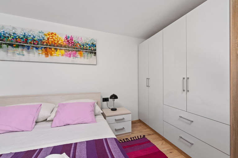 Room 2, Holiday Home With Garden, sea View, Premantura