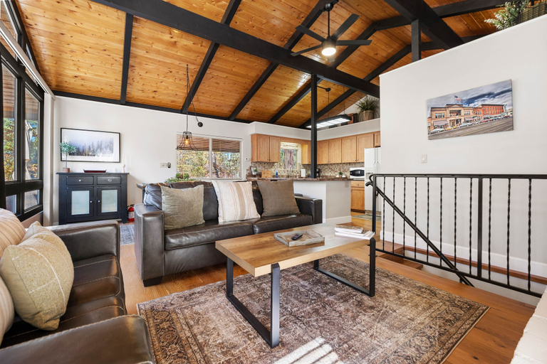 Room 4, Ponderosa Hideaway 4-br Cabin Mtn View Trails Brbq, Yavapai
