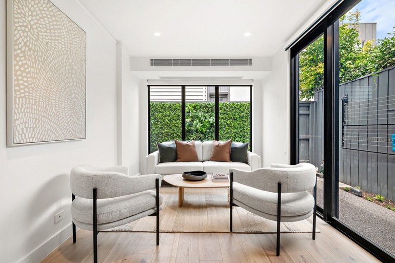 Living area, Stylish 3-bed Home Near South Melbourne Market, Melbourne