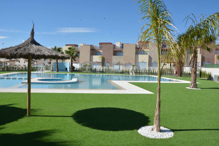 Pool 5, Apartment in Torrevieja for 4 Guests, Alicante
