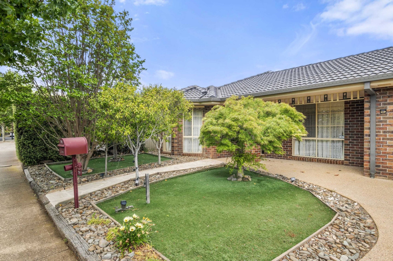 Exterior 4, Charming 3-bed Family Home With Amazing Garden, Melbourne