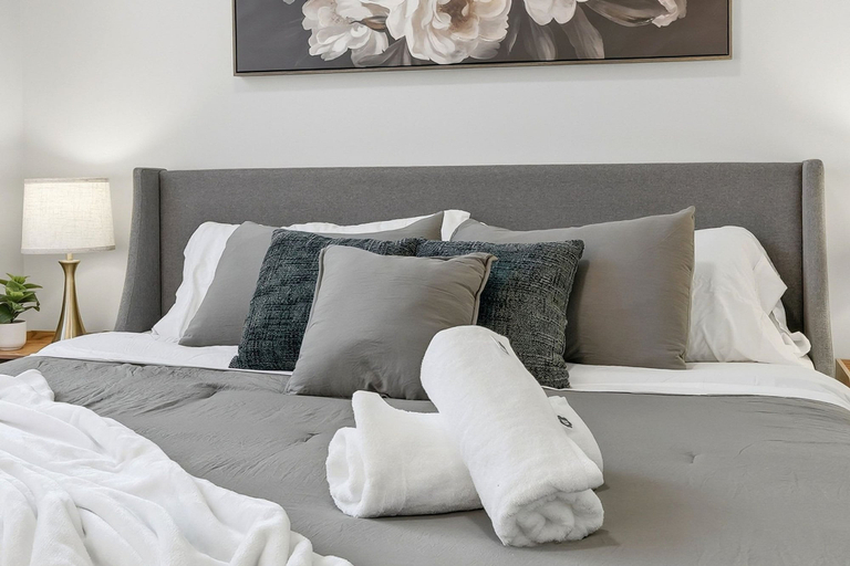 Room 5, Edgewater Apt With Free Parking Gym Modern Living, Cook