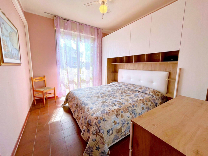 Room 5, Holiday Home in Caorle Near Spiaggia Tartaruga, Venezia