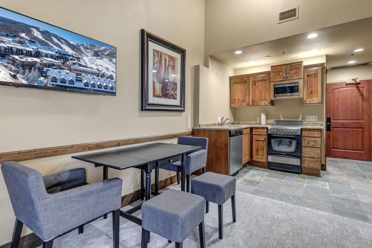 Dining 5, Copperbottom Inn 307 1 Bedroom Condo, Summit