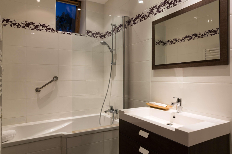 Bathroom 4, Château de Beaulieu Magnolia, Indre-et-Loire