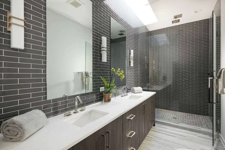 Room 4, Luxury 4BD Gold Coast Penthouse With Deck Views, Cook