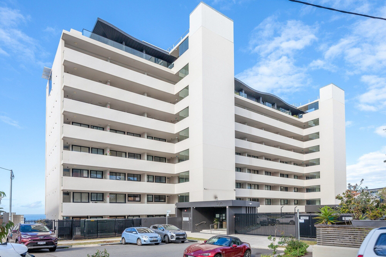 Reception, Modern 1-bed With Tamarama Beach Views, Sydney