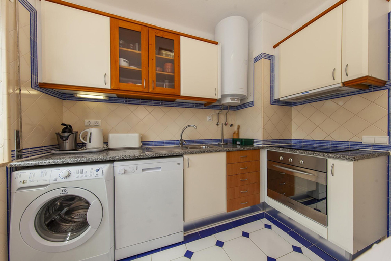 Room 2, B09 - Beach Street Apartment in Lagos, Lagos