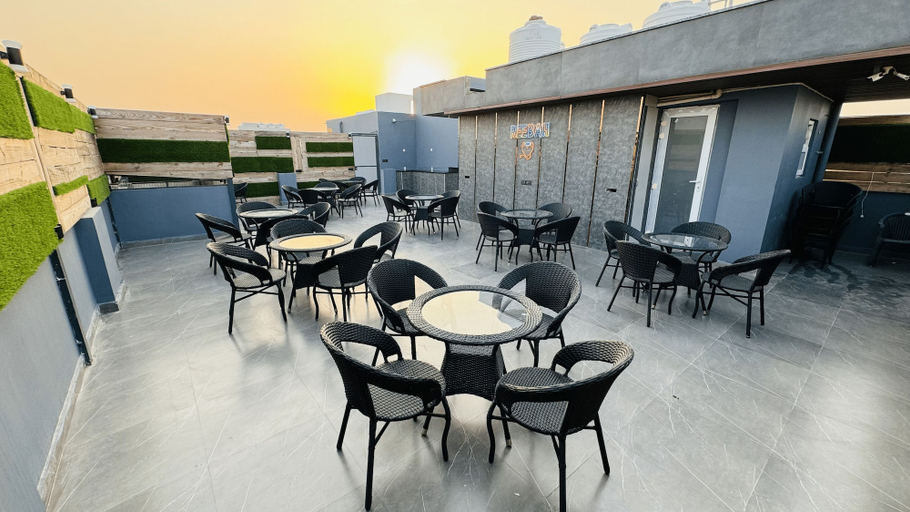 Outdoor dining 3, Reebah Inn & Suites, Gurgaon