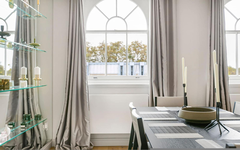 Room 2, Knightsbridge 2-bed Hyde Park Views Elevator, London