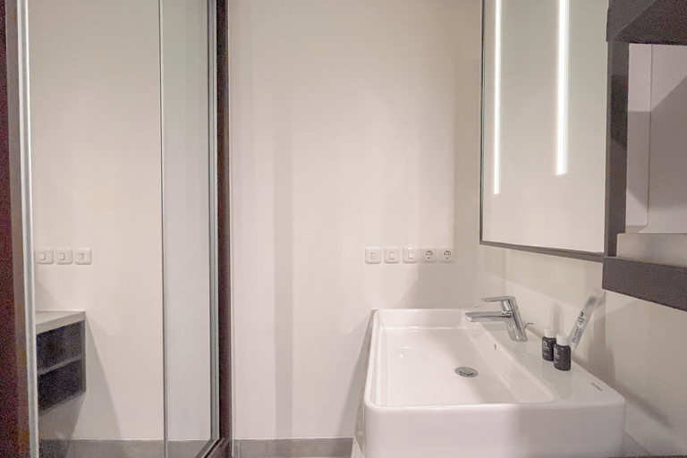 Bathroom 2, 2BR Skales Residence Near Geger Beach Bali, Badung