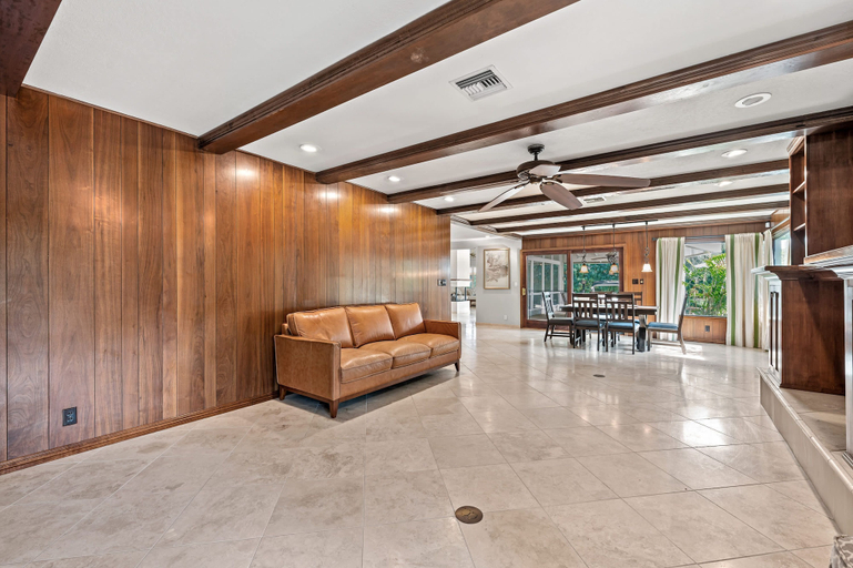 Room 3, Airy Large Backyard Oasis Perfect Family Getaway, Orange