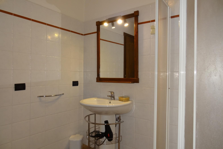 Bathroom 3, Apartment Near Volterra With Panoramic Views, Pisa