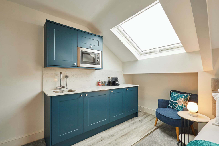 Private kitchenette, Host Stay The Langley Hotel Apartment 10, North Yorkshire