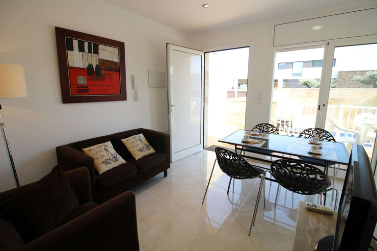 Living room 5, Villa in Empuriabrava With Private Pool, Girona