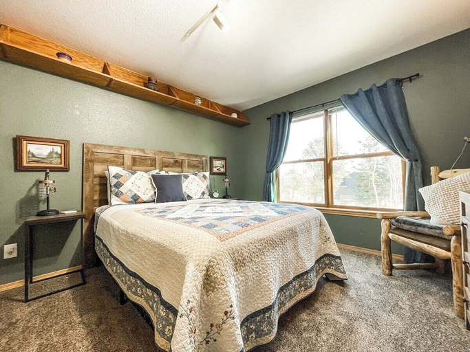 Interior 4, 85 Potlatch, Teller