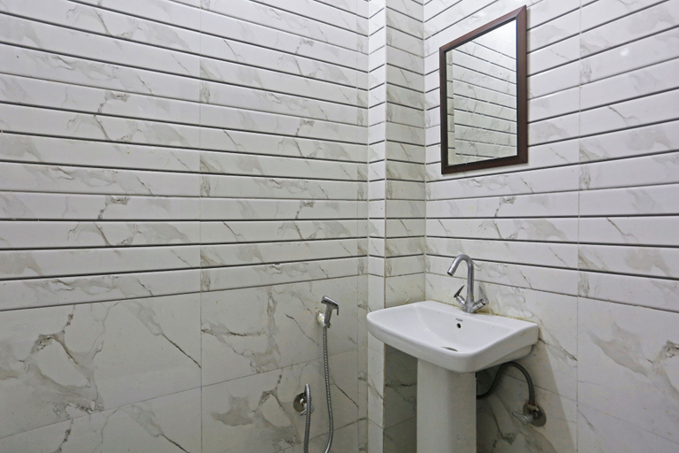 Bathroom 4, Swastik residency by Twamev, Delhi