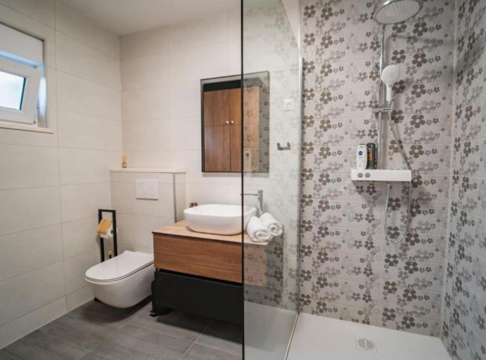 Bathroom 3, Charming Sunset View Villa With Outdoor Pool, Rogoznica
