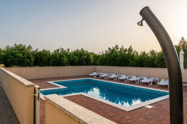 Pool 5, Villa in Vrsi With Pool Near Sandy Beach, Nin