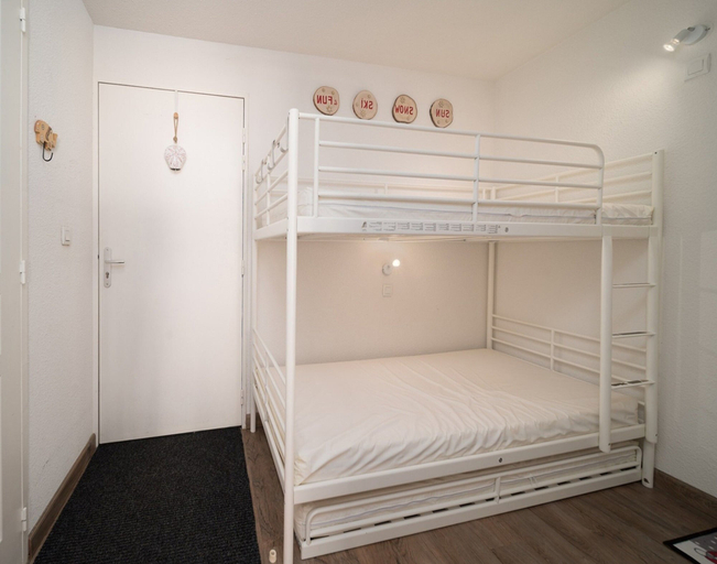 Room 2, Studio in Alps With Pool Near Ski Resort, Alpes-de-Haute-Provence