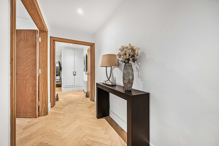 Room 5, Fitzroy Garden - Fitzrovia - by Frankie, London