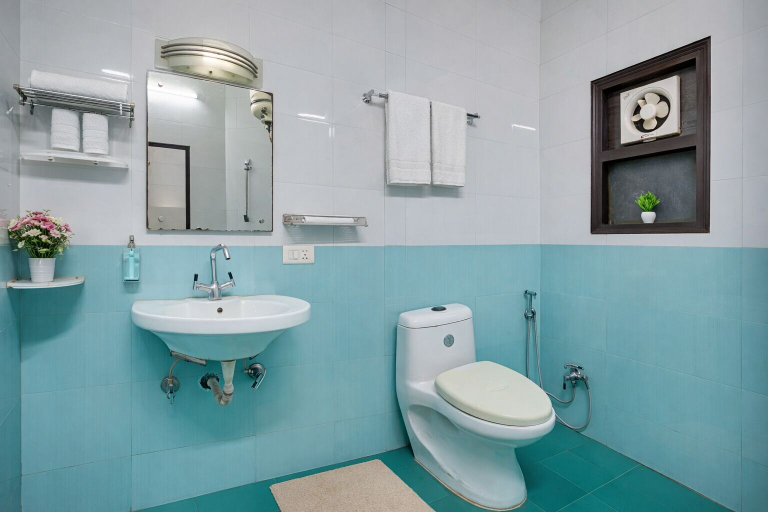 Bathroom 4, Shyama inn by Rivlet, Delhi
