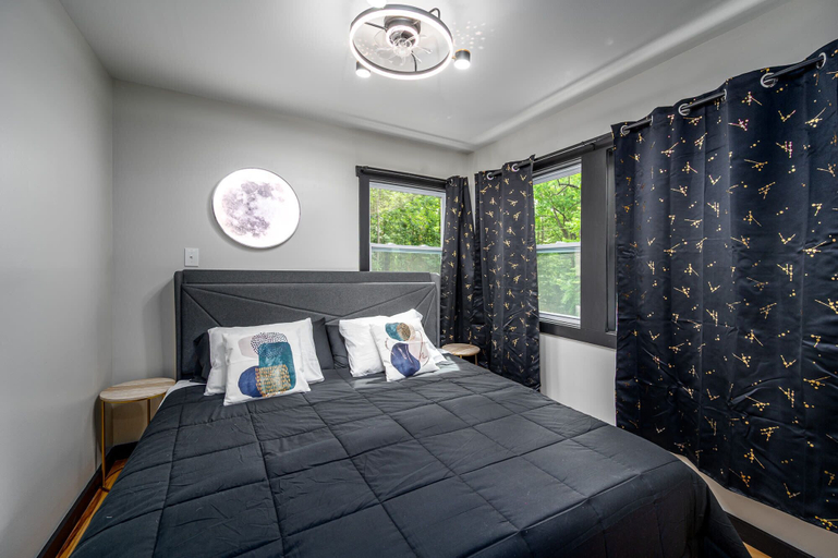 Bedroom 3, Galaxy Tree House, Chatham