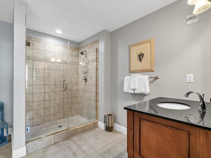Bathroom 3, Sterling Breeze 205, Bay