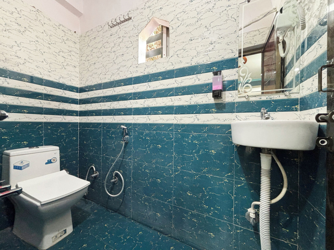 Bathroom 5, Hotel Shree Radha Rani Palace, Faizabad