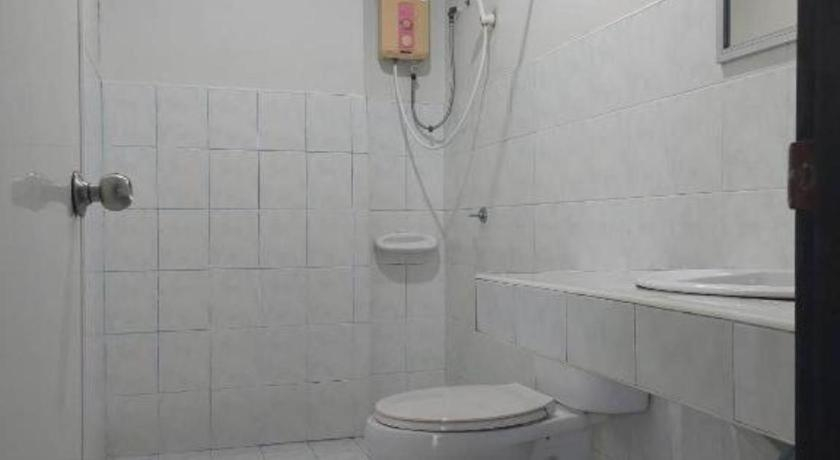 Bathroom 3, Chill Beach Resort, Pathiu