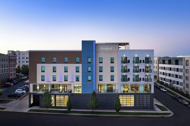 Exterior & Views