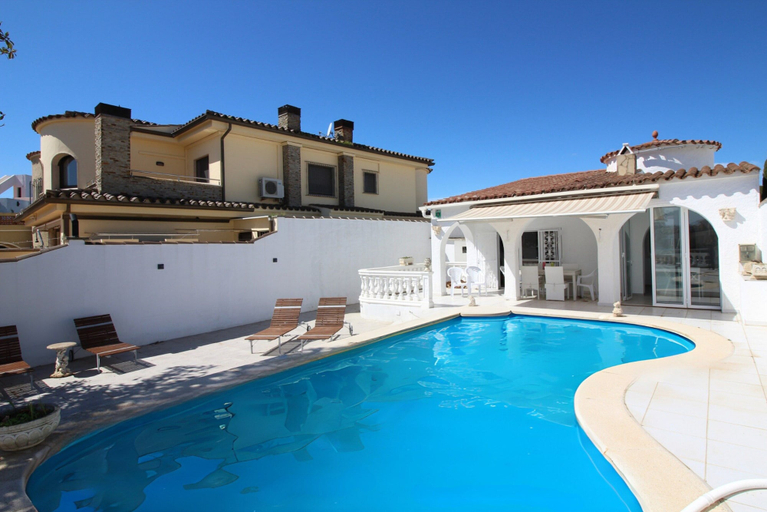Primary image 1, House in Empuriabrava Near the Beach, Girona