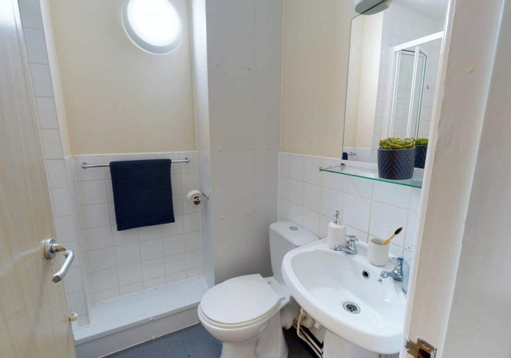 Bathroom 3, Ty Willis House, Gwynedd