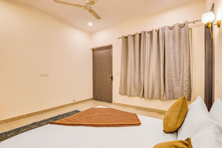 Room 3, Alaya Stays Lustra Farms With Pvt Pool, Faridabad