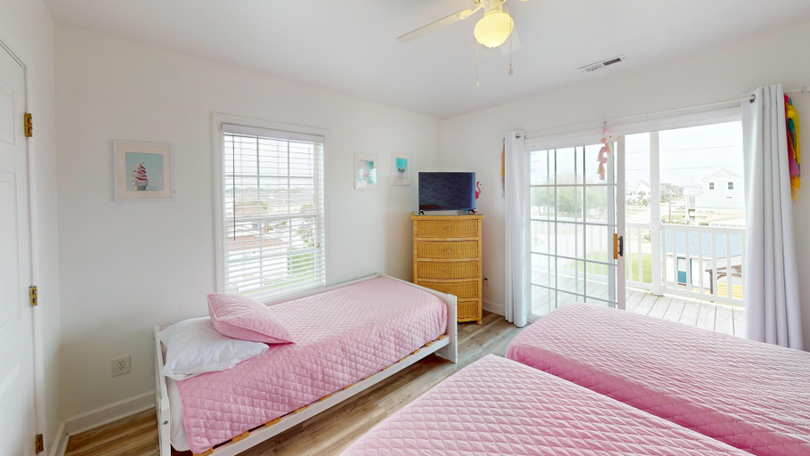 Interior 4, Bermuda Breeze - D, Horry