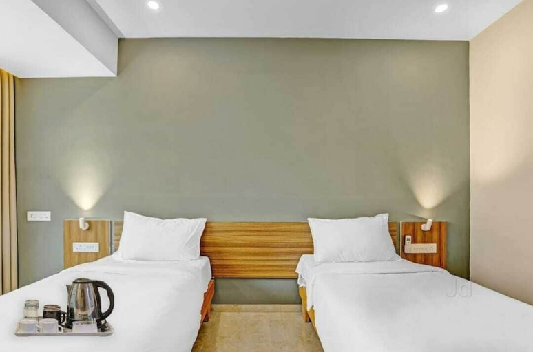 Room 5, THE MOON HOTEL PANVEL, Raigarh