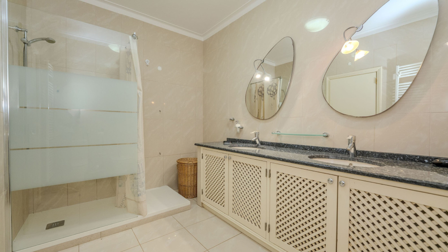 Room 2, Praia da Marinha Apartment, Lagoa