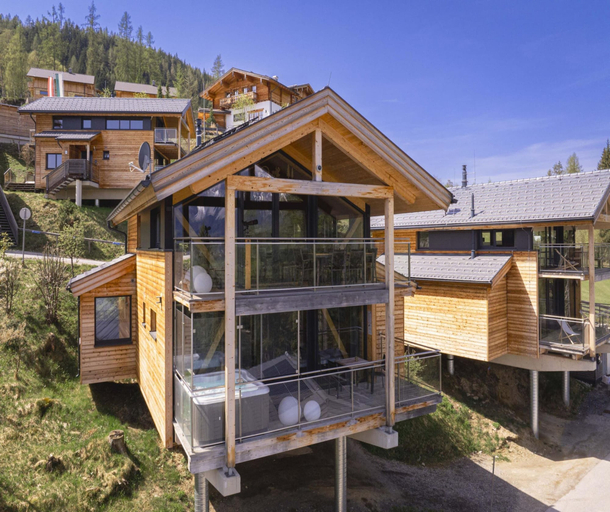 Exterior & Views