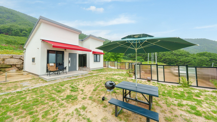 Exterior & Views 2, Gyeongsan Stage-ipple pet Pension, Yeongcheon
