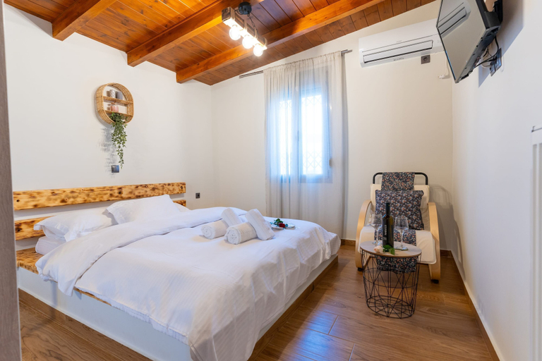 Room 4, Private Pool Retreat - Georgia s Garden Oasis, Peloponnese