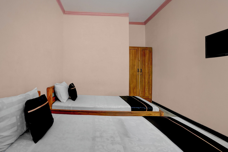 Room 4, OYO 94899 Nilskost Syariah Near Upn, Surabaya