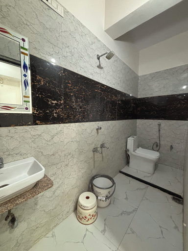 Bathroom 2, Hotel Shree Krishna Palace, Jalor
