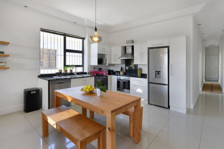 Room 3, Modern 2-bed Green Point Haven Stylish Central, City of Cape Town
