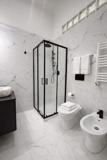 Bathroom 3, San Pietro Vatican Rooms 20, Rome