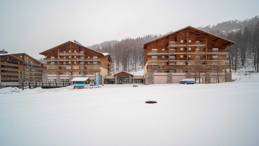 Primary image, Apartment in France With Mountain Views & Pool, Alpes-de-Haute-Provence