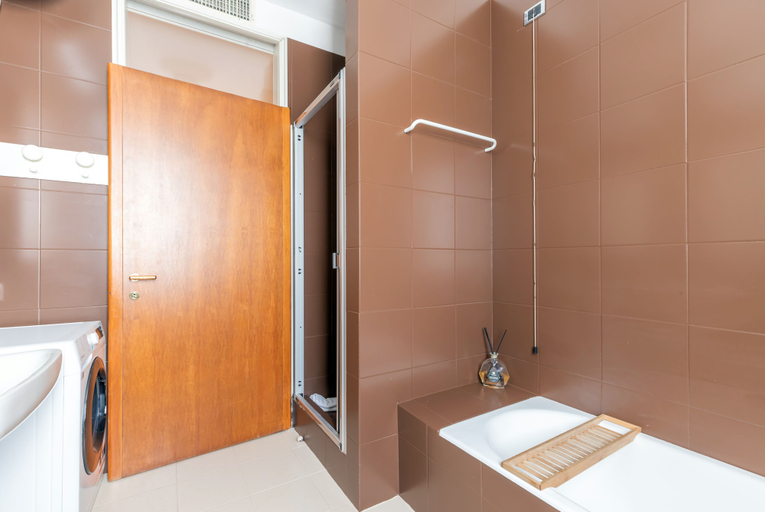 Bathroom 3, Welcoming Flats by Lake Como, Como