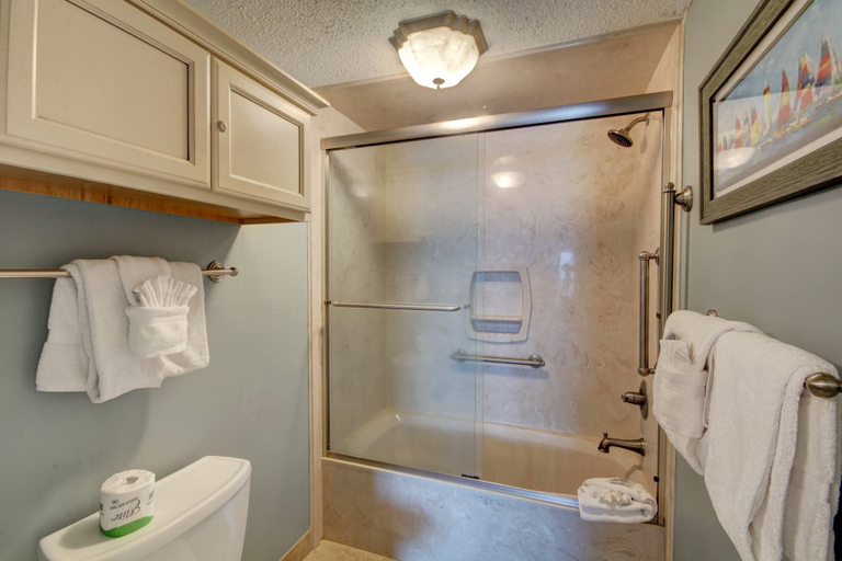 Bathroom 4, 466 El Matador, Okaloosa