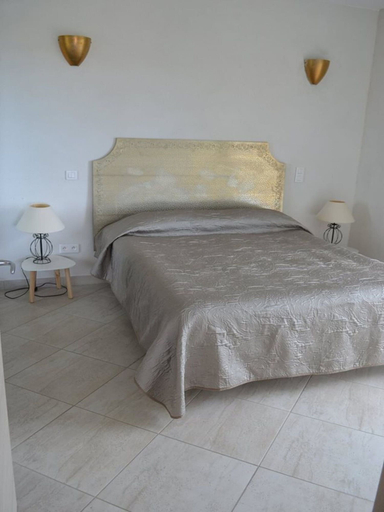 Room 2, Modern Family Villa With a Pool, Corse-du-Sud