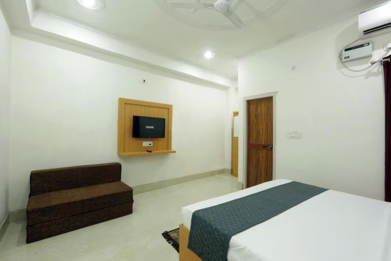 Room 4, Hotel Dwarkadhish Plaza, Faizabad